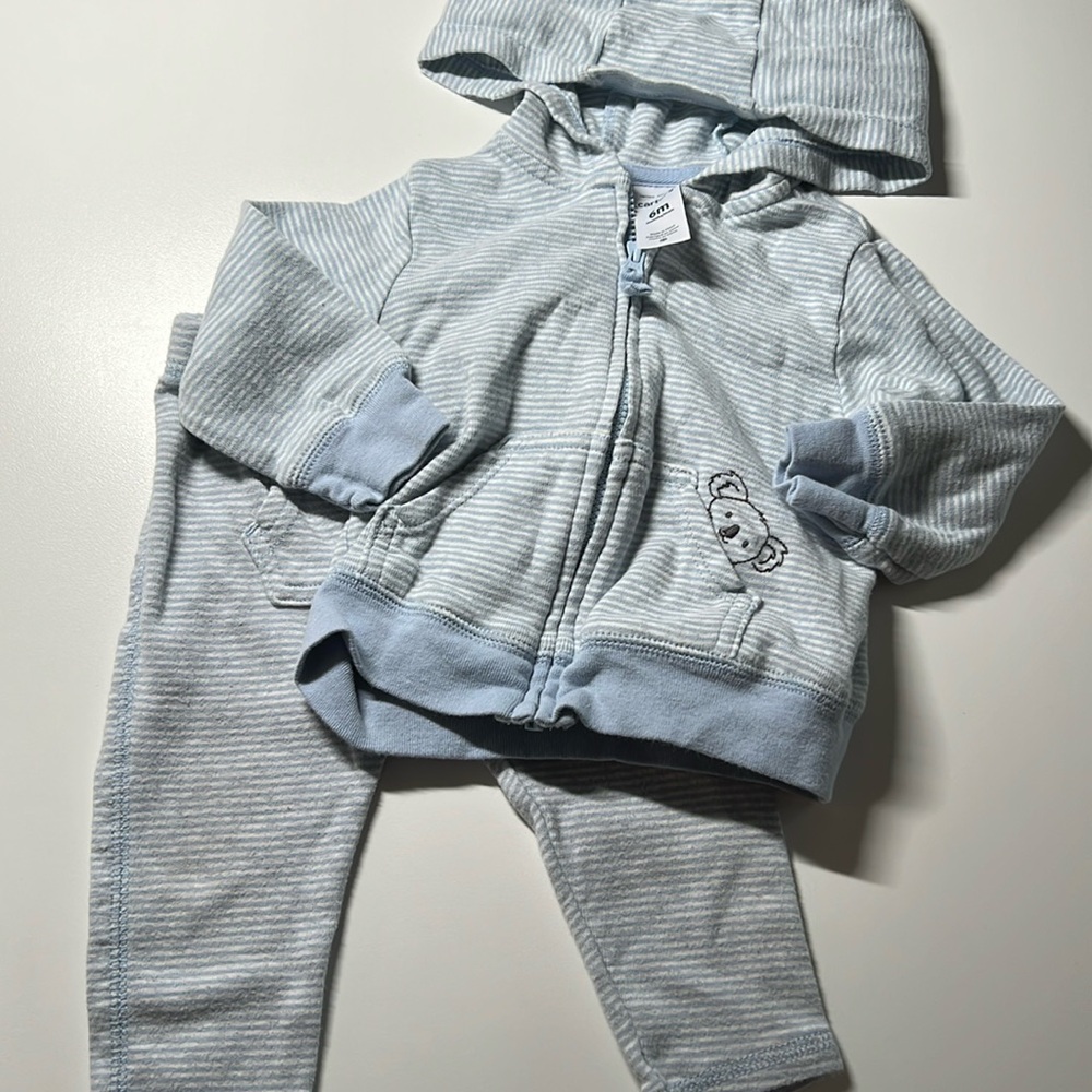 Like new Carters set of 3: hat, pants and zip up hoodie, size 6M